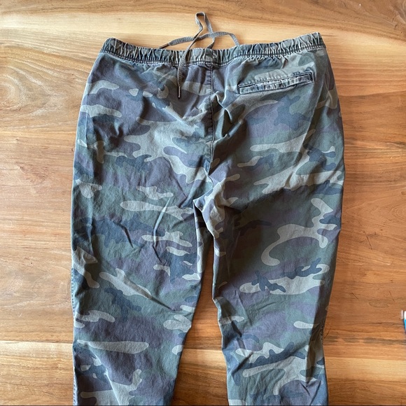 BUNDLE! 2 Pairs of Gap Pants! - Picture 4 of 5